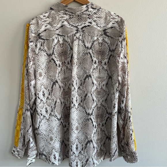 Apt. 9 Women's Snakeskin Print Button-Up Shirt with Yellow Accents Size XL - Picture 3 of 13